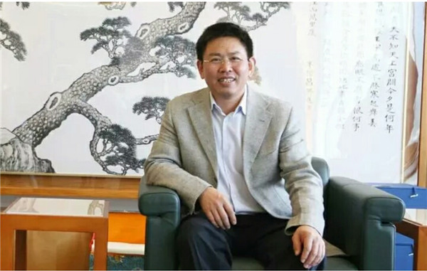 百荣董事长_合隆荣发董事长照片(2)