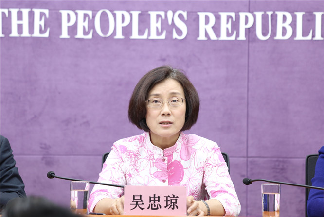 图为组委会常务副主任兼秘书长,江西省人民政府副省长吴忠琼