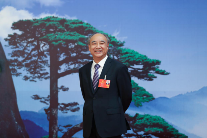 梁金辉董事长_王集中学梁金辉照片(2)