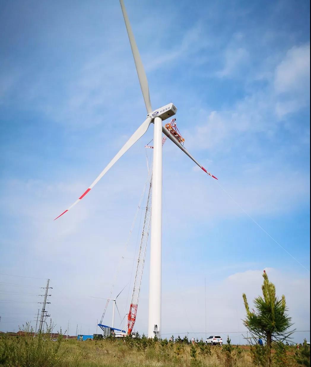 中国海装已具备空中组装单叶片技术 跻身风电行业先进吊装技术前列