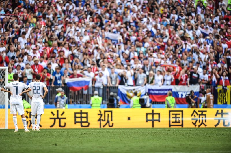 7月3日傍晚，世界杯官方赞助商海信在赛场上打出“激光电视 中国领先”八个字样两天后，国内第三方权威数据机构中怡康公布了第26周(6月25—7月1日)的电视销售数据。