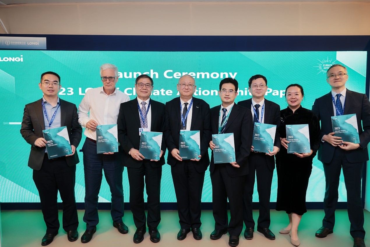 12月6日，隆基绿能在Solar+ Pavilion面向全球发布了《2023隆基绿能气候行动白皮书》。.jpg